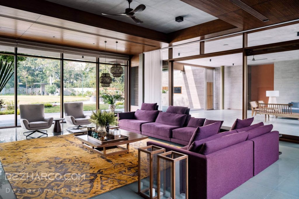 طراحی داخلی ویلا مدرن با مبلمان بنفش
