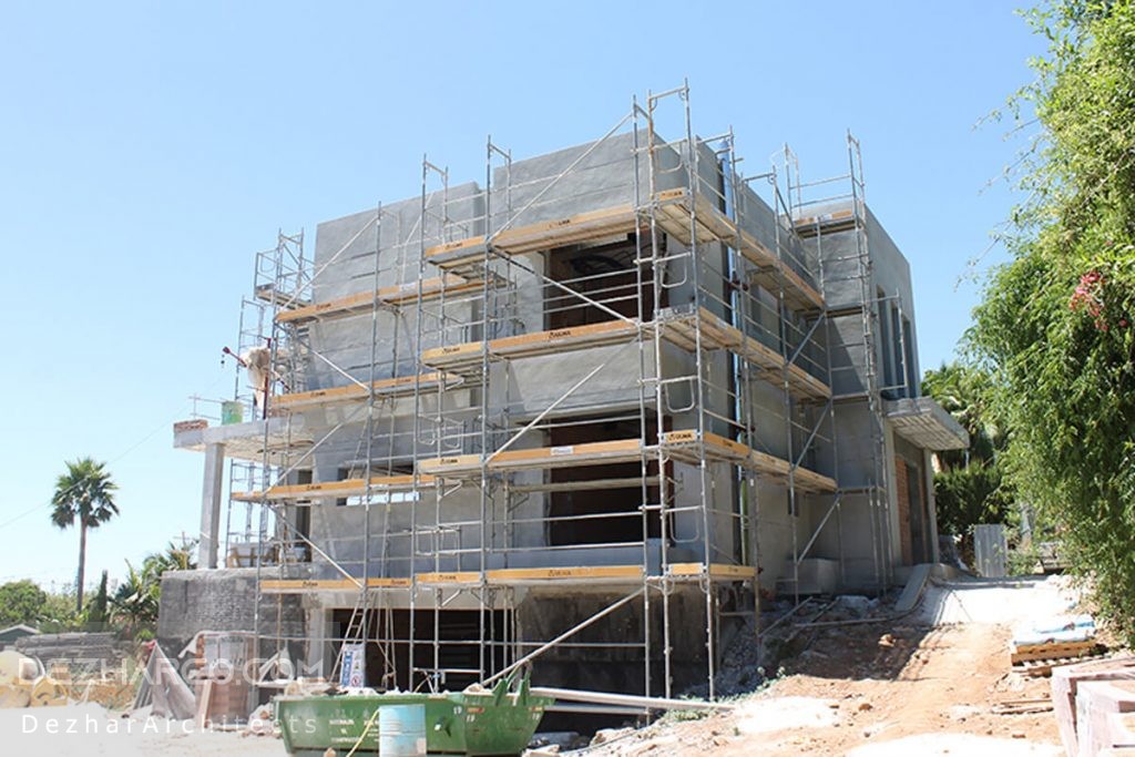 ویلا مدرن در حال ساخت