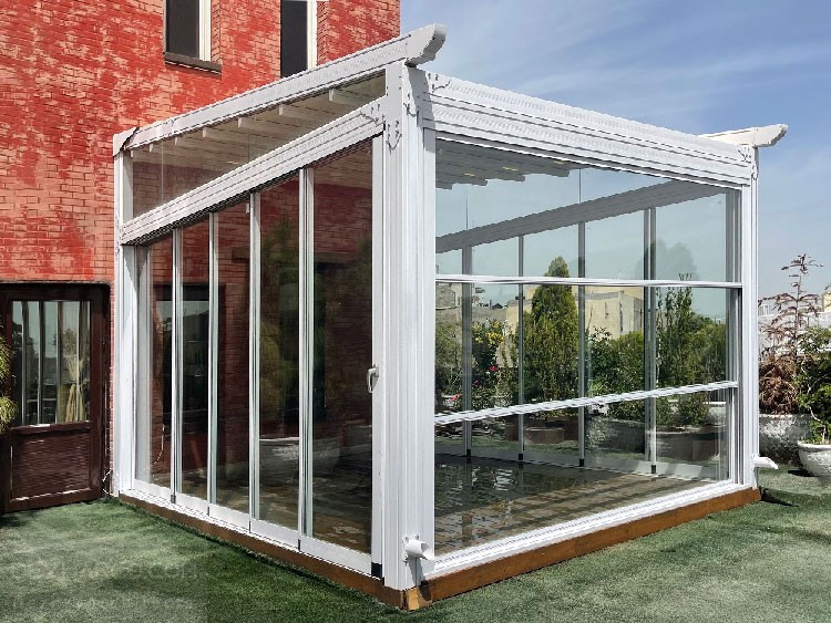 اتاقک شیشه ای